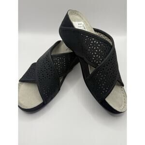 Cliffs by White Mountain Womens Collet Laser Cut Slide Black Sandals 6.5 M NEW!